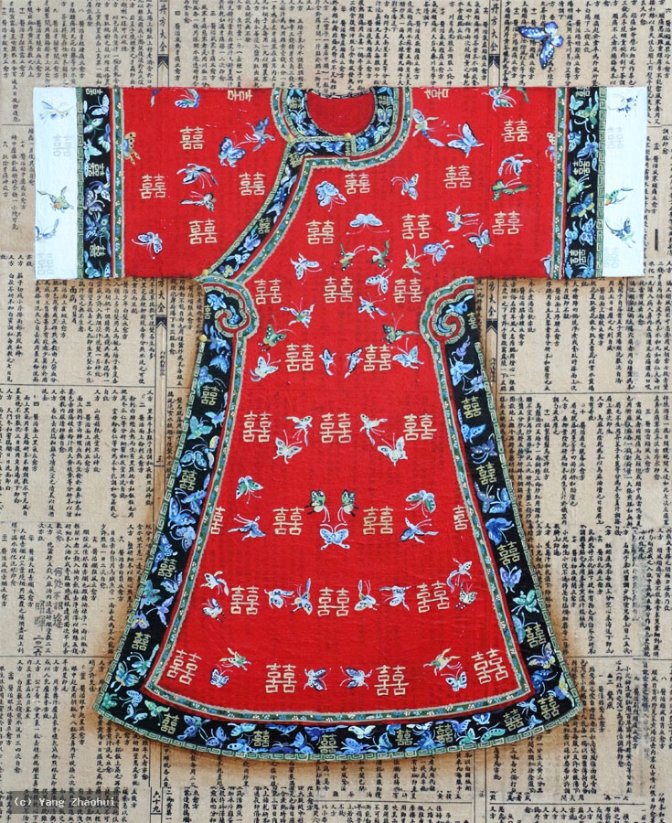 Artist Yang Zhaohui, Artist Zhaohui Yang, Artist Zhao hui Yang, Yang Zhaohui artwork, China contemporary art, original artwork, original painting, Chinese robe, still life, oil painting, acrylic paint