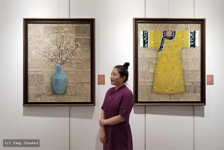 Artist Yang Zhaohui, Artist Zhaohui Yang, Artist Zhao hui Yang, Yang Zhaohui artwork, China contemporary art, original artwork, original painting, Chinese robe, still life, oil painting, acrylic paint