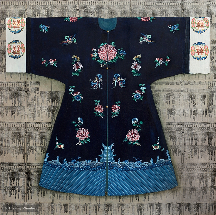 Artist Yang Zhaohui, Artist Zhaohui Yang, Artist Zhao hui Yang, Yang Zhaohui artwork, China contemporary art, original artwork, original painting, Chinese robe, still life, oil painting, acrylic paint