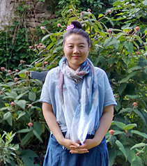 Artist Yang Zhaohui, Artist Zhaohui Yang, Artist Zhao hui Yang, Yang Zhaohui artwork, China contemporary art, original artwork, original painting, Chinese robe, still life, oil painting, acrylic paint